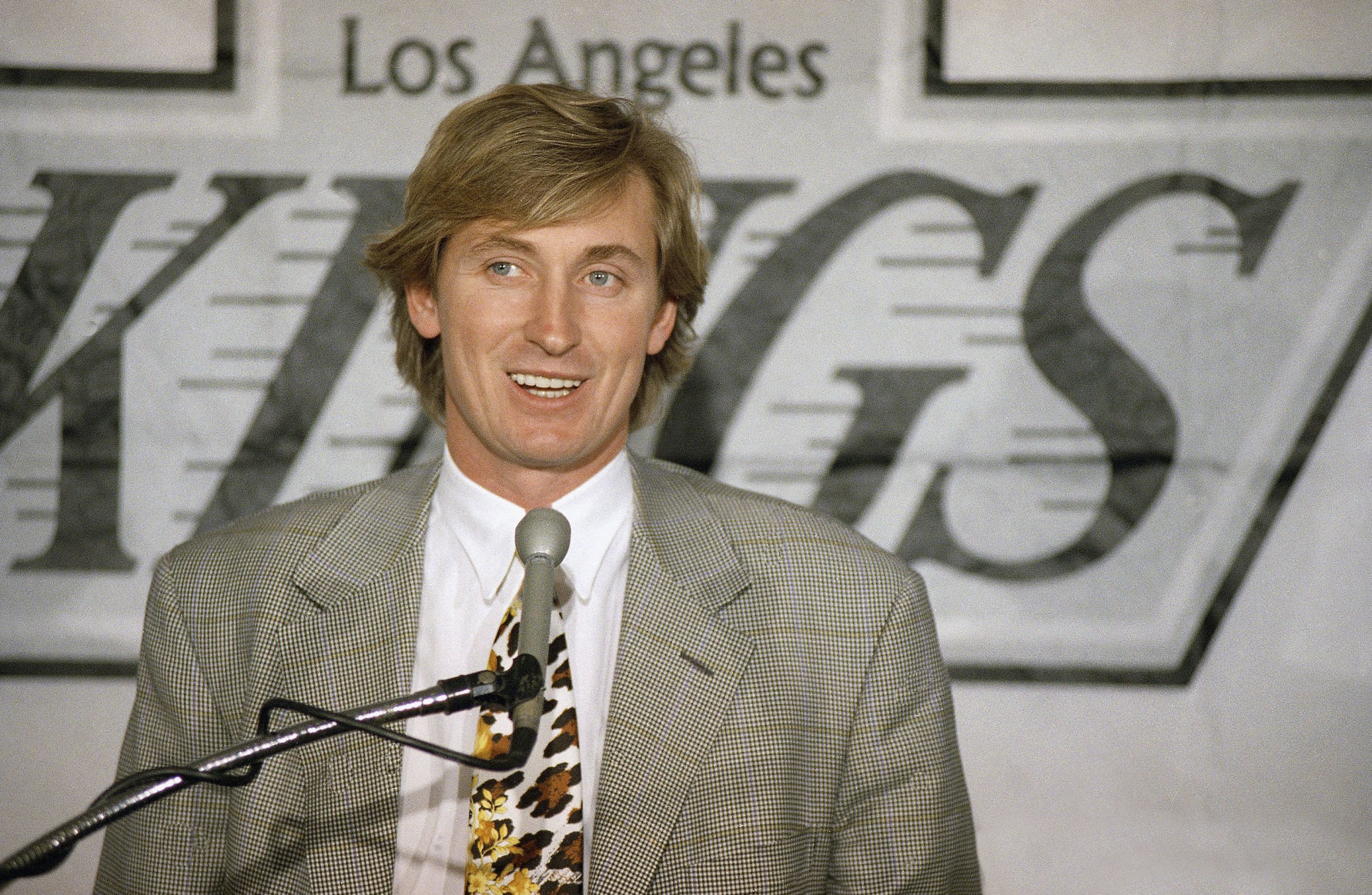 1993: Wayne Gretzky lifts Kings to Stanley Cup finals